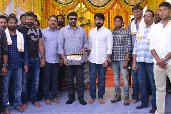 chiranjeevi,ram charan,director sukumar,charan new movie,music director devi sri prasad,producers,naveen ernni,y ravi shankar,mohan chekuri,heroine samantha  చిరు క్లాప్ తో ప్రారంభమైన చరణ్ చిత్రం..! 